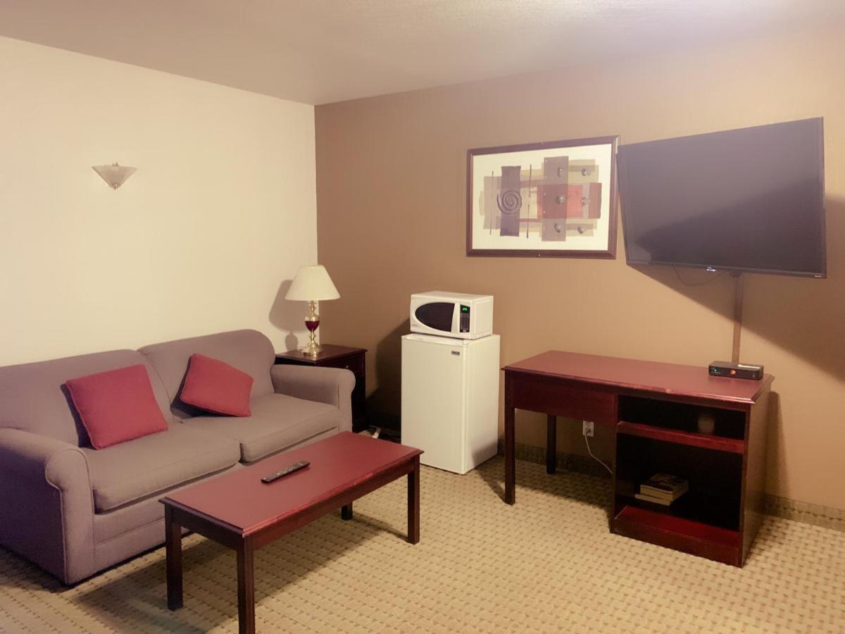 Ramada By Wyndham & 3* Red Deer